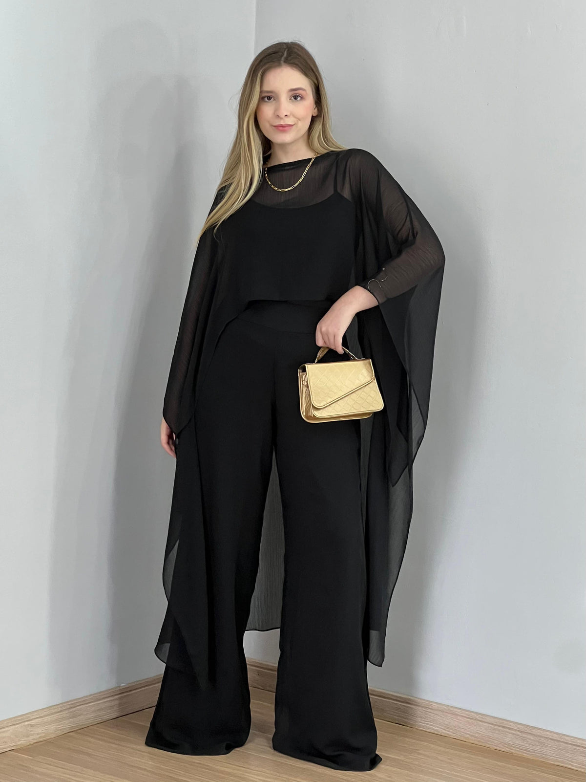 Blusa Capa Pamela - Preta